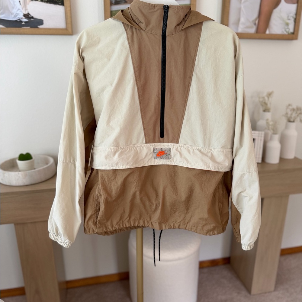 Nike Two-Tone Hooded Rain Jacket in Tan & Cream